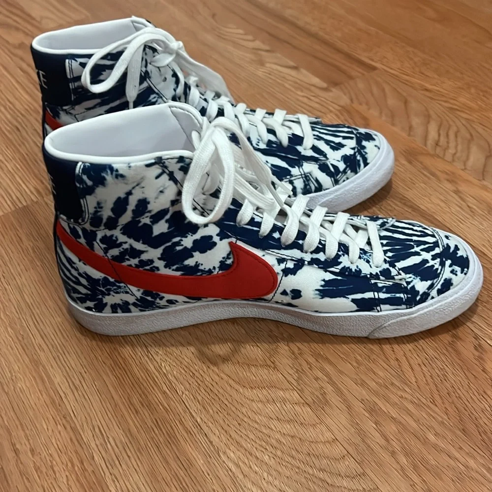 Nike Men’s High-Top Sneakers White Navy with Red Swoosh
